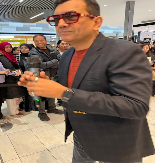 现场直击! 数百印度人围堵Coles, 引发混乱! 疯狂围观, 只因这个人…