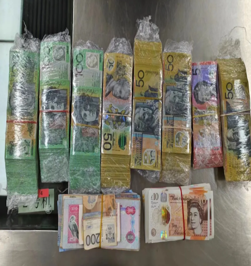 华人中国出境神色紧张, 举止怪异, 被一眼看穿! 掀开衣服, 身上粘满澳元
