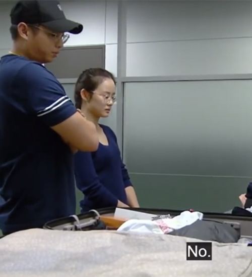 澳洲海关检查, 华人渣男意外暴露! 未婚妻当场黑脸, 惊天秘密揭开