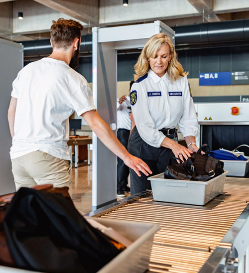 澳洲机场警告! 最近, 不少行李在传送带上离奇消失! 乘客损失惨重, 航司拒赔, 监控查不到