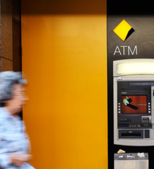 澳洲最大银行疯狂裁本地员工, 却在印度招了5600多人! 澳洲人炸了: 这是卖国!